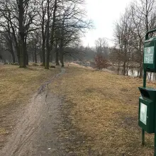 Zobacz zdjęcie: Czytelnik: nad Bobrem brak torebek na psie g***na