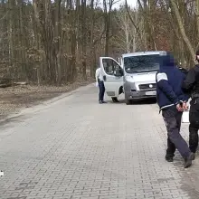 Zobacz zdjęcie: Podejrzani o gwałt na kobiecie w rękach policji