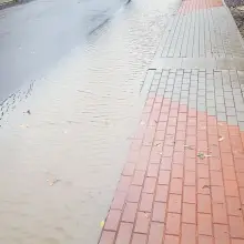 Zobacz zdjęcie: Bajora na nowo wyremontowanej drodze w Ocicach