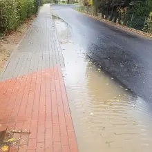 Zobacz zdjęcie: Bajora na nowo wyremontowanej drodze w Ocicach