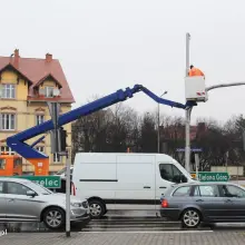 Zobacz zdjęcie: Rozpoczął się montaż sygnalizacji przy Zgorzeleckiej