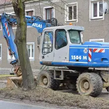 Zobacz zdjęcie: Remontują chodnik na Dolnych Młynach. Znikną wielkie bajora?
