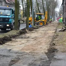 Zobacz zdjęcie: Remontują chodnik na Dolnych Młynach. Znikną wielkie bajora?