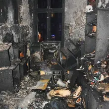 Zobacz zdjęcie: Policjanci uratowali życie mężczyznom uwięzionym w płonącej kamienicy
