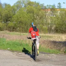 Zobacz zdjęcie: Nie ma jednej nogi. Pokonuje dziesiątki kilometrów na… rowerze. Artur Szczogryn z Tomaszowa