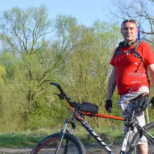 Zobacz zdjęcie: Nie ma jednej nogi. Pokonuje dziesiątki kilometrów na… rowerze. Artur Szczogryn z Tomaszowa