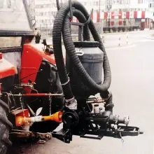 Zobacz zdjęcie: Pompa zamontowana na traktorze