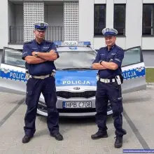 Zobacz zdjęcie: Na bombach eskortowali do szpitala auto z dziewczynką, która traciła przytomność