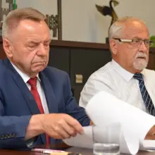 Zobacz zdjęcie: Konferencja z udziałem starosty Karola Stasika, wicestarosty Tomasza Gabrysiaka i członka Zarządu Powiatu Bolesławieckiego Stanisława Chwojnickiego