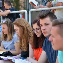 Zobacz zdjęcie: Jak młodzież nie czyta, jak czyta! Świetna akcja ponownie w ZSOiZ!