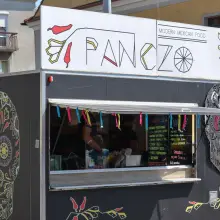 Zobacz zdjęcie: Palce lizać! Ruszył weekend z food truckami. Warto się wybrać!