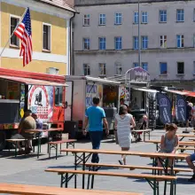 Zobacz zdjęcie: Palce lizać! Ruszył weekend z food truckami. Warto się wybrać!