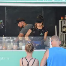 Zobacz zdjęcie: Palce lizać! Ruszył weekend z food truckami. Warto się wybrać!