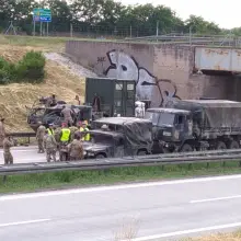 Zobacz zdjęcie: Wypadek z udziałem żołnierzy US Army na A18. Kilka osób rannych