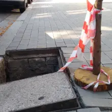 Zobacz zdjęcie: Dziura w chodniku na Komuny Paryskiej