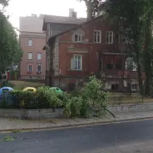 Zobacz zdjęcie: Pada i mocno wieje w Mieście Ceramiki