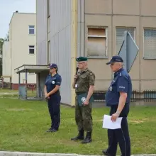 Zobacz zdjęcie: Z bronią napadli na jednostkę wojskową