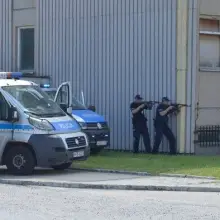 Zobacz zdjęcie: Z bronią napadli na jednostkę wojskową