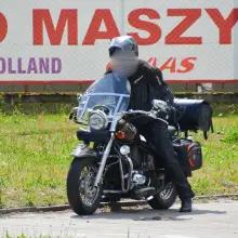 Zobacz zdjęcie: Dolne Młyny: kolizja motocykla z volkswagenem