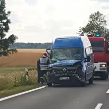 Zobacz zdjęcie: Zderzenie busa z ciągnikiem