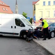 Zobacz zdjęcie: Bus uszkodził Forda na parkingu