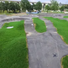 Zobacz zdjęcie: Pumptrack, skatepark i ścianka wspinaczkowa przy bolesławieckim wiadukcie CORAZ BLIŻEJ