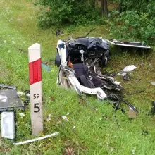 Zobacz zdjęcie: Śmiertelny wypadek koło Trzebienia, kierowca audi nie żyje