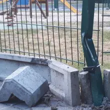 Zobacz zdjęcie: Chlew na placu zabaw w Golnicach