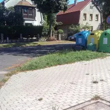 Zobacz zdjęcie: Niebezpiecznie rozmieszczone pojemniki na śmieci?