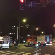 Zobacz zdjęcie: Zderzenie osobówki z motocyklem. Kierowca jednośladu ranny