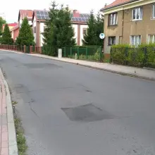 Zobacz zdjęcie: Czytelnik: dziura przy PWiK i fatalny stan nawierzchni na Żeromskiego