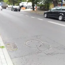 Zobacz zdjęcie: Zapadająca się studzienka na Chrobrego. Dojdzie tu do tragedii?