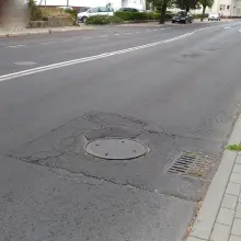 Zobacz zdjęcie: Zapadająca się studzienka na Chrobrego. Dojdzie tu do tragedii?