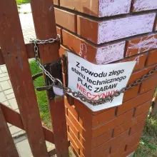 Zobacz zdjęcie: Plac zabaw przy Wojska Polskiego zamknięty. Kiedy zostanie naprawiony?