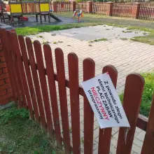 Zobacz zdjęcie: Plac zabaw przy Wojska Polskiego zamknięty. Kiedy zostanie naprawiony?