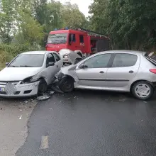 Zobacz zdjęcie: 3 auta zderzyły się na Lubańskiej. Dwie osoby ranne