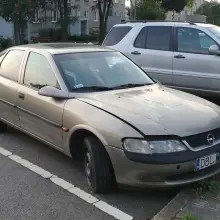 Zobacz zdjęcie: Wraki dwóch Opli straszą przy Kosiby