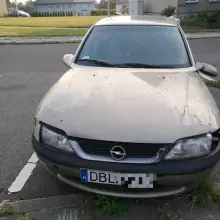 Zobacz zdjęcie: Wraki dwóch Opli straszą przy Kosiby