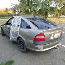 Zobacz zdjęcie: Wraki dwóch Opli straszą przy Kosiby