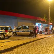 Zobacz zdjęcie: Agresywny mężczyzna wyjął pojemnik z gazem i strzelił w stronę wejścia do klubu