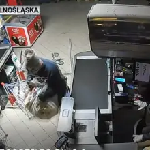 Zobacz zdjęcie: Taranowali autem sklepy sieci Dino. Cała trójka włamywaczy aresztowana