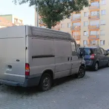 Zobacz zdjęcie: Szary ford transit sieje postrach na Żwirki i Wigury