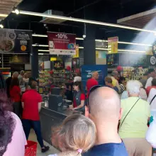 Zobacz zdjęcie: Mały szturm na nowy market w Bolesławcu