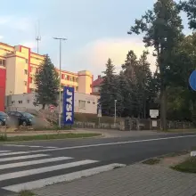Zobacz zdjęcie: Wyjeżdżają ze Starej Mleczarni, ignorują nakaz skrętu w prawo