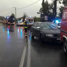 Zobacz zdjęcie: VW zjechał z mostu i wpadł do wody. Dwie osoby ranne