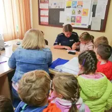 Zobacz zdjęcie: Przedszkolaki opanowały bolesławiecką komendę policji