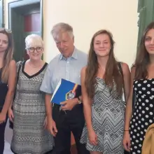Zobacz zdjęcie: Uczniowie „Handlówki” na dyktandzie z prof. Miodkiem