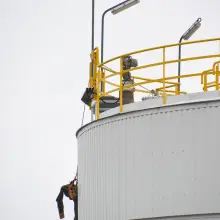 Zobacz zdjęcie: Wybuch na terenie bazy paliw Orlen. Poszkodowanego uratowali strażacy
