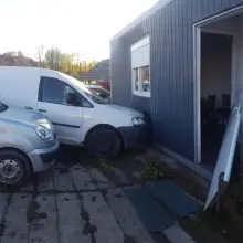 Zobacz zdjęcie: Wypadek w Gościszowie. Kompletnie pijany mężczyzna wjechał w ogrodzenie