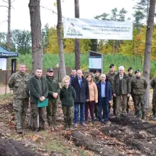 Zobacz zdjęcie: Gmina Osiecznica: Akcja sadzenia drzew z okazji 100-lecia Odzyskania Niepodległości